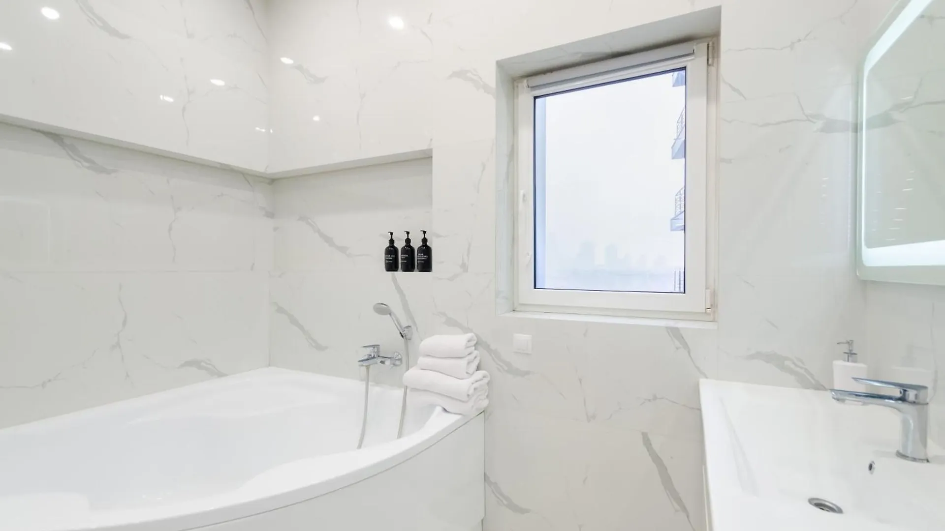 На Видалення!Petrovdom Apartments 267-373 In Rc Central Park, 7 John Mccain Street 基輔